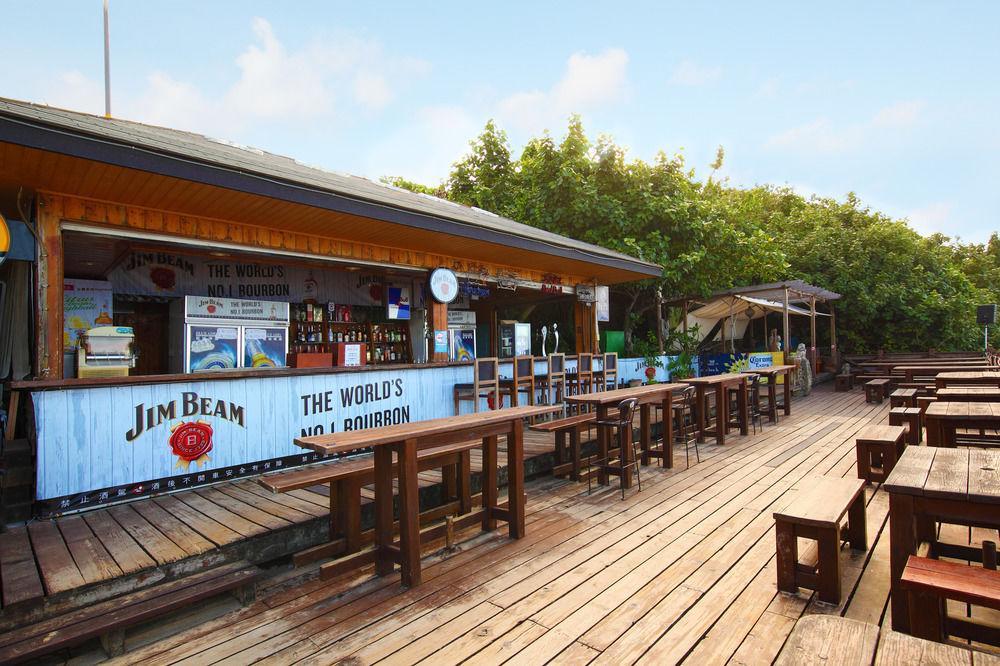 Caesar Park Hotel Kenting Luaran gambar The bar at the beach